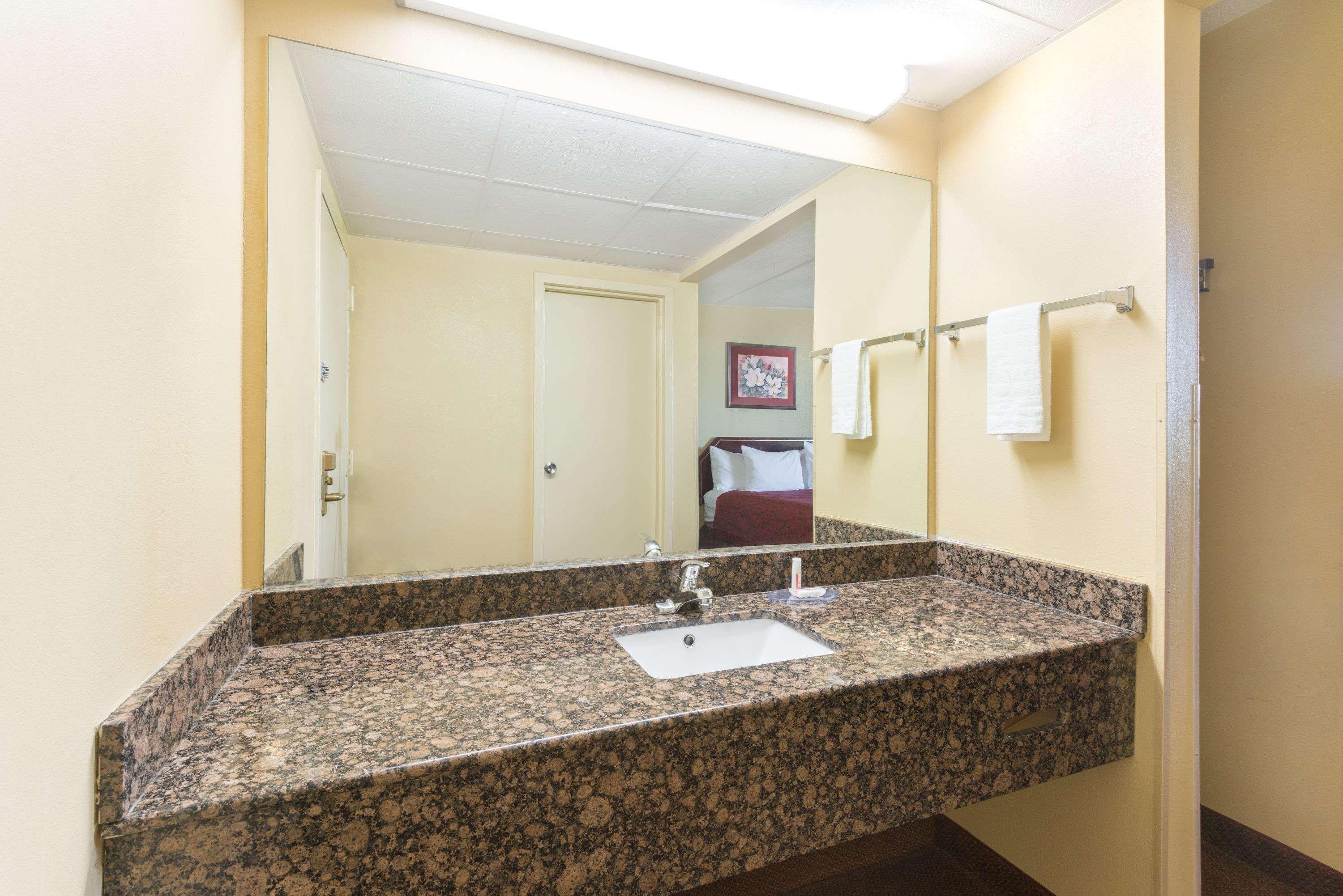 Days Inn By Wyndham Hagerstown I-70 Esterno foto