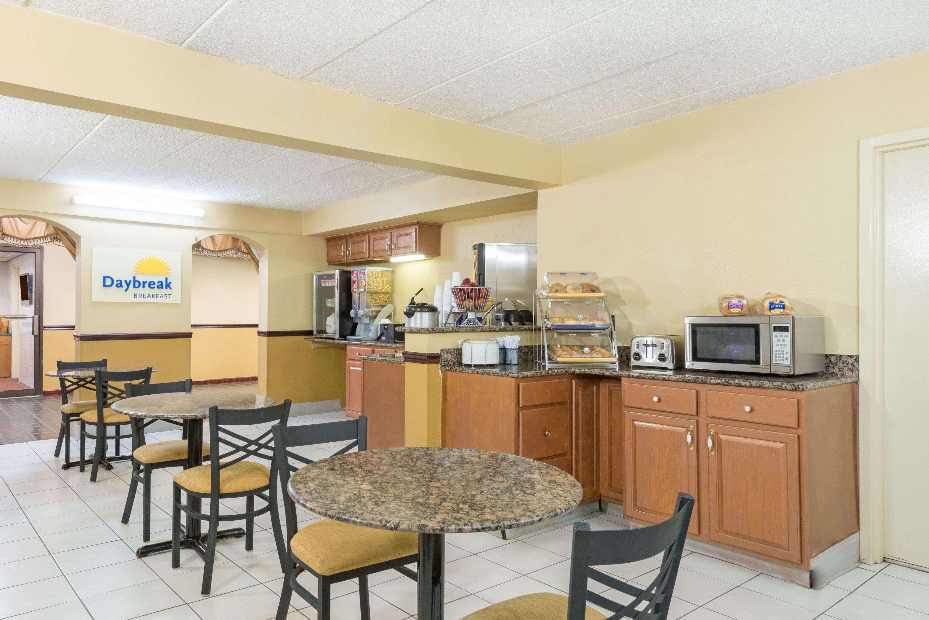 Days Inn By Wyndham Hagerstown I-70 Esterno foto