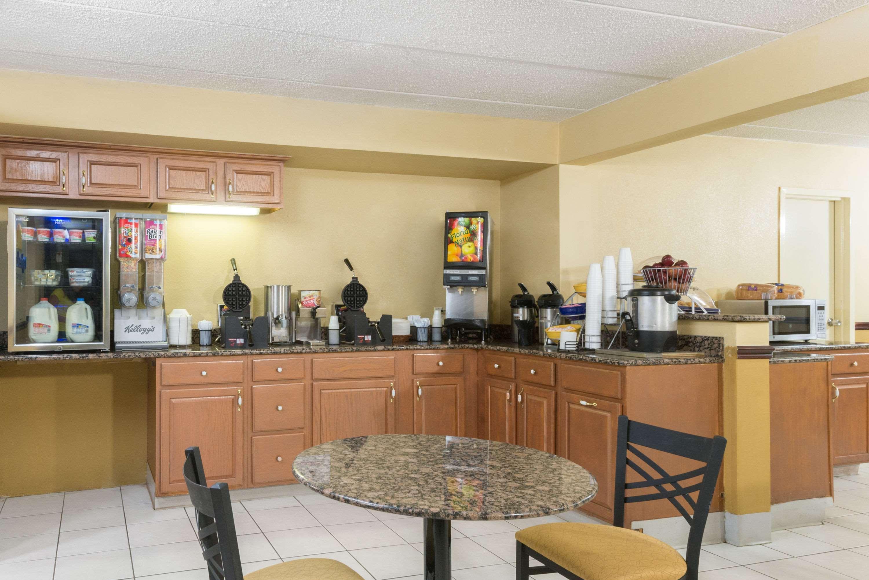 Days Inn By Wyndham Hagerstown I-70 Esterno foto